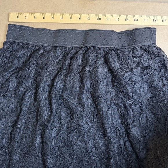 Lularoe Lola Skirt Size 2XL Black Lace Overlay Goth Emo Versatile Classic - Picture 3 of 6